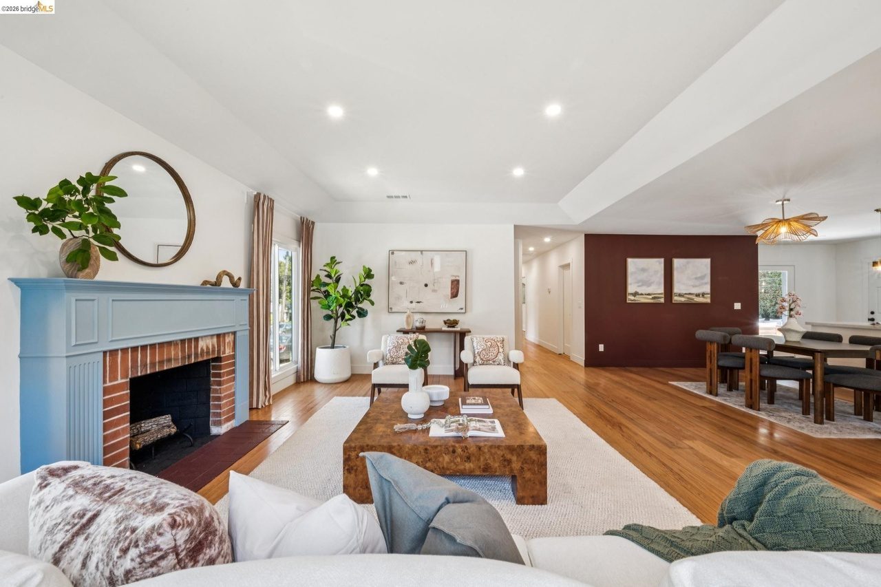 Open layout, spacious 9-foot ceilings with LED dimmable lights